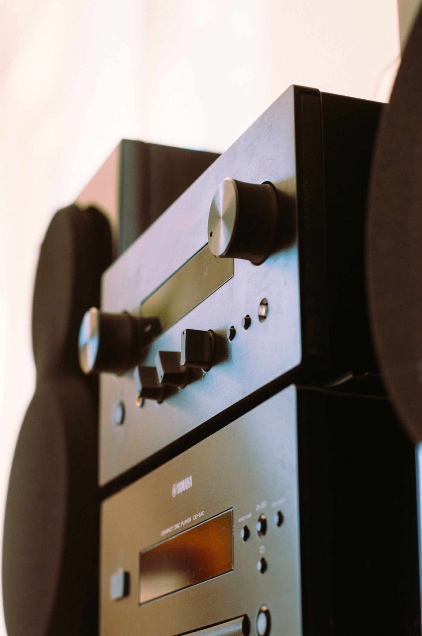 A compact hi-fi system with amplifier and CD player between loudspeakers